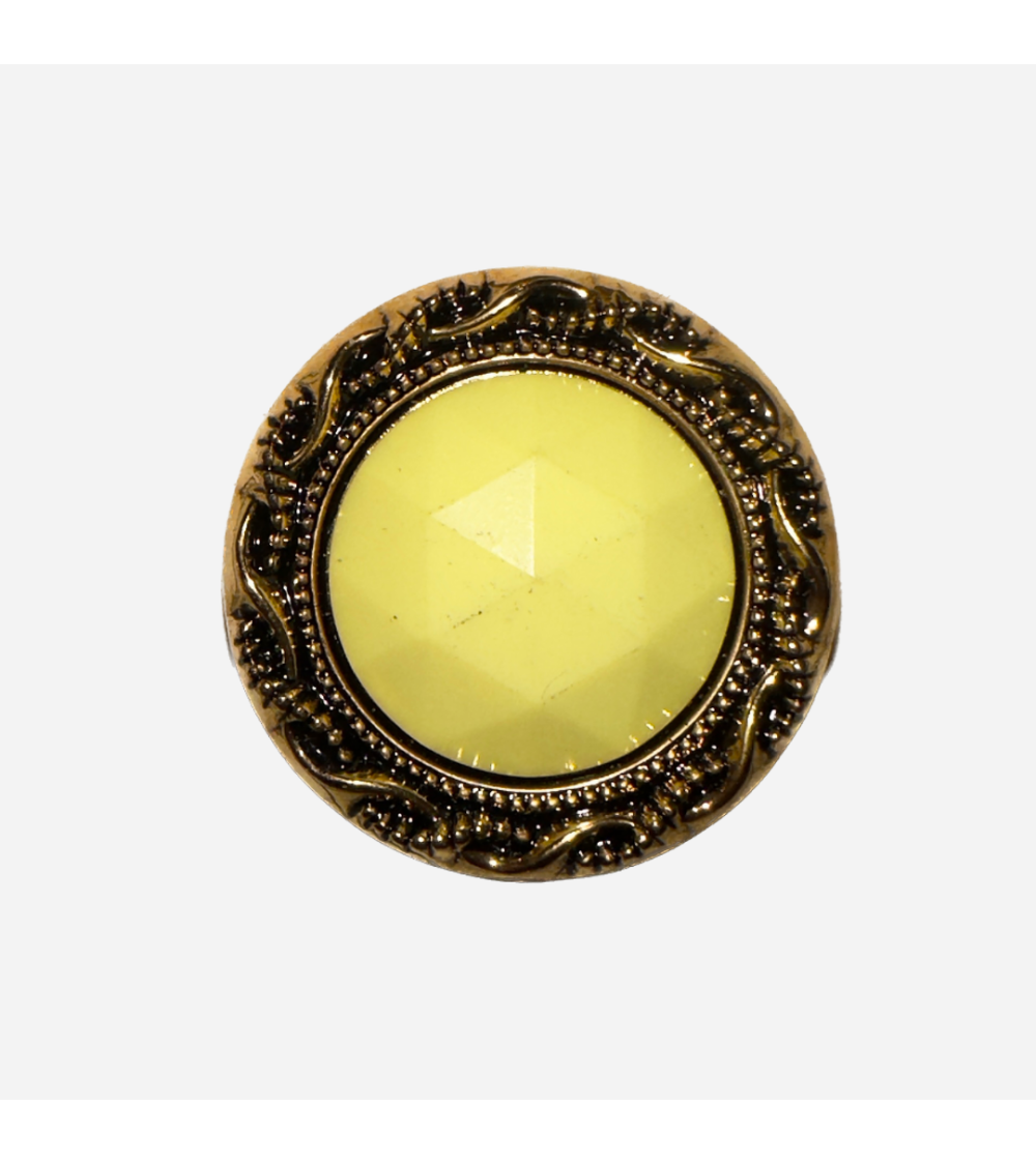 Botón Amarillo Antiguo Vintage con Detalles en Relieve para Moda Retro