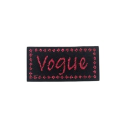 Aplicación termoadhesiva rectangular con la palabra "Vogue"