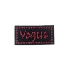 Aplicación termoadhesiva rectangular con la palabra "Vogue"