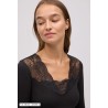 Camiseta térmica cuello pico con encaje