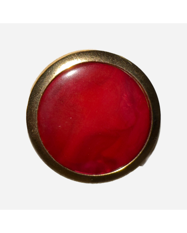 Botón Clásico Rojo con Elegante Marco Dorado