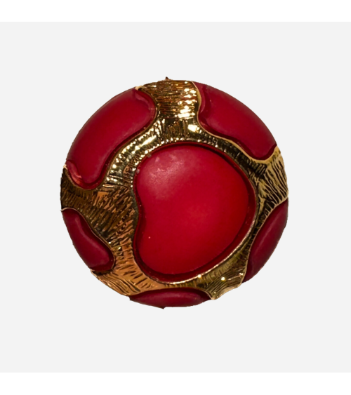 BotónBotón Decorativo Rojo con Motivos Dorados para Atuendos Elegantes